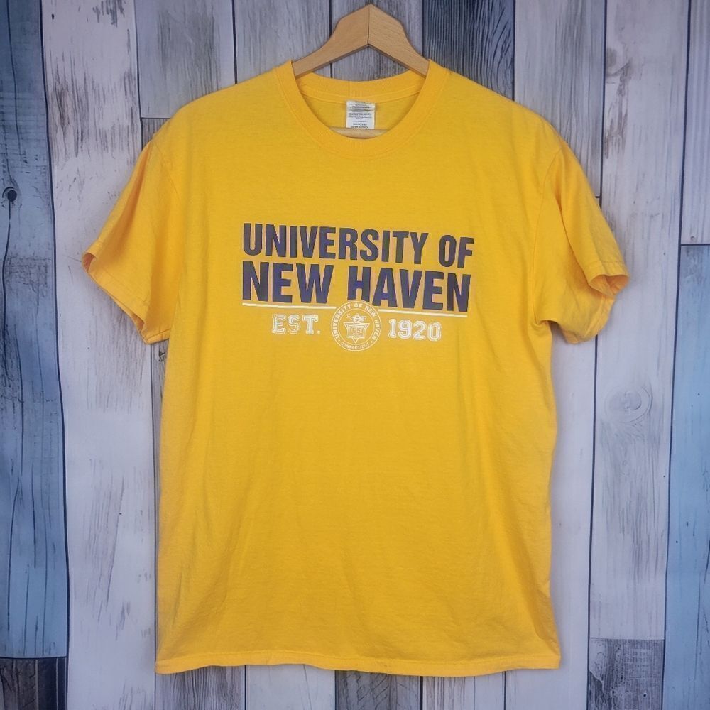 University of New Haven Yellow Short Sleeve T-shirt Gildan size Medium